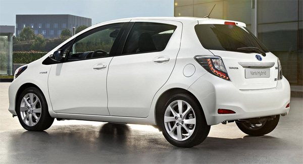 2013 toyota yaris vits 2013 Top 10 Cheapest & Family Cars in Pakistan