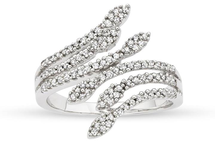 Diamond rings for engagement with price