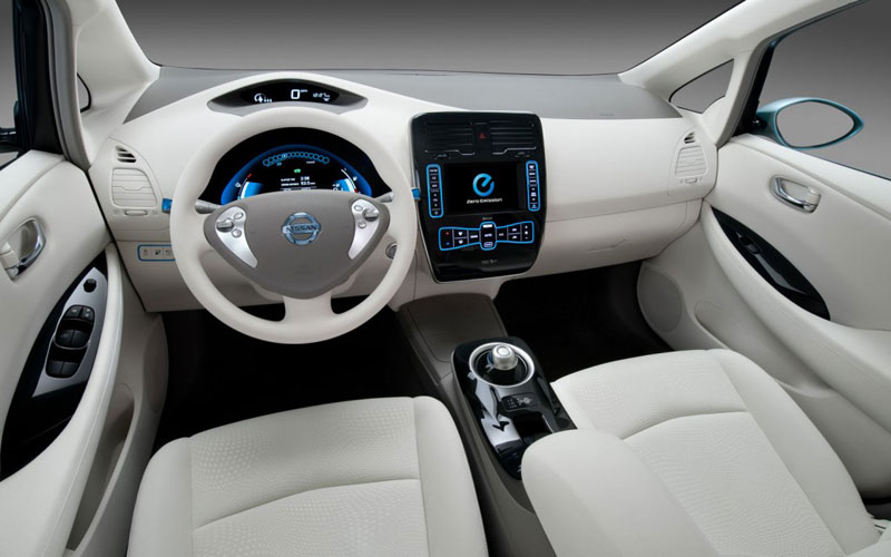 2013-Nissan-Leaf-Interior-view